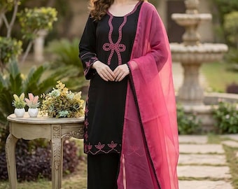 Hania Amir inspireerde dit Pakistaanse pak dit zomerseizoen met plazzo en dupatta