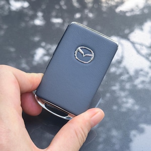 Cover per chiave Mazda realizzata a mano, guscio di ricambio per chiave auto personalizzato con incisione, regalo per auto, custodia in pelle per chiave auto per Mazda 3 CX5 CX30 MX50 CX90
