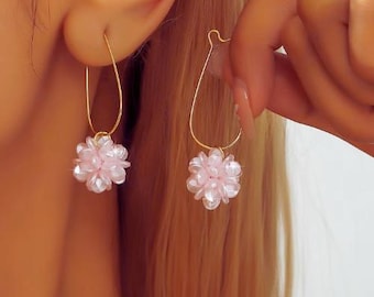 Pärlörhängen med blommotiv, hängande örhängen i guld, hängande örhängen i koreansk stil, fina smycken, present till kvinnor