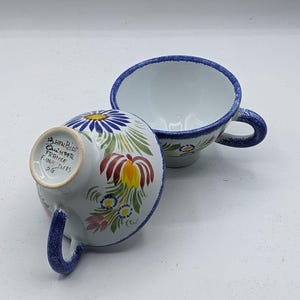 HB Quimper Tasse und Untertasse, französische Keramik, handbemalt, florales Muster, bretonische Fayence, Frankreich, Vintage, handgefertigt, Geschenk für sie, Hochzeitsgeschenk für ihn