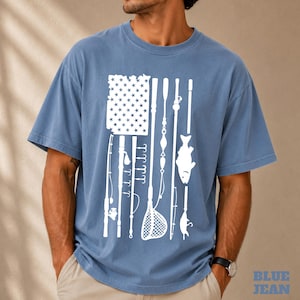 Amerikansk flagga fiskespön t-shirt, bekväma färger fiske t-shirt, patriotisk fiskare gåva för pappa, USA fiskeutrustning t-shirt, abborrfiske t-shirt