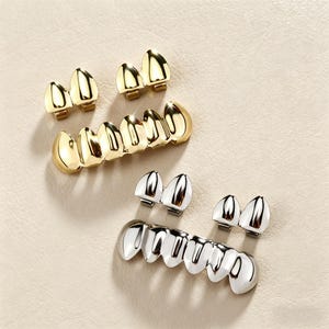 Opvallende gladde vampiertanden: handgemaakte goudzilveren grillz-set, herbruikbaar cool hiphopaccessoire voor evenementen