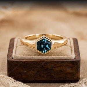 Anillo de zafiro azul verdoso, plata de ley 925, anillo hexagonal con gema, anillo de promesa minimalista, anillo de compromiso hecho a mano, regalo para ella.