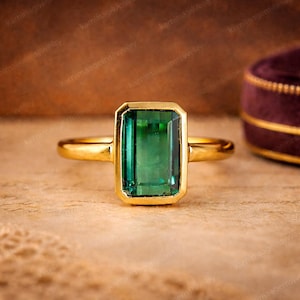 Ring met smaragd 925 zilver, ring met groene edelsteen, ringset met smaragd, rechthoekige ring met smaragd, beloftering cadeau