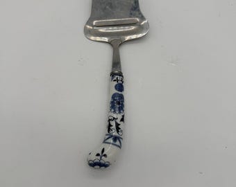 Vintage Delft Cheese Slicer | Delft Kitchen | Blue White Utensil | Vintage Home Decor
