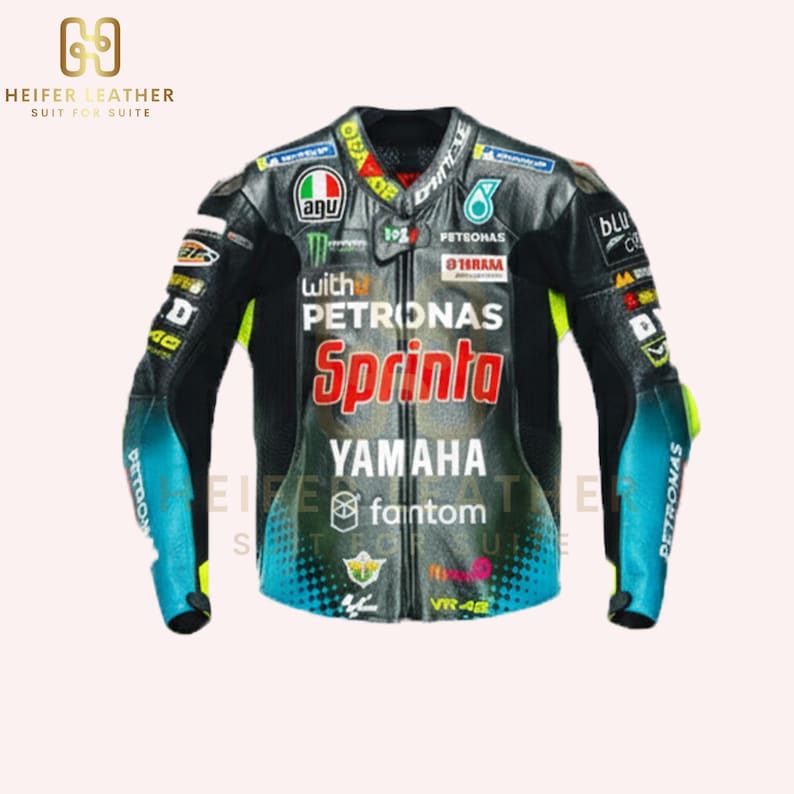 K&ouml;nnte beinhalten: Schwarze und t&uuml;rkisfarbene Motorrad-Rennjacke mit Sponsorenlogos und Text. Die Jacke tr&auml;gt den Text "PETRONAS Sprinta YAMAHA" und das Heifer Leather-Logo. Die &Auml;rmel haben t&uuml;rkisfarbene Akzente und die Jacke hat eine Vielzahl von Aufn&auml;hern.