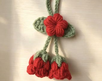 Colgante para bolso con forma de flor de lirio hecho a mano a crochet, colgante floral tejido, adorno de hilo de algodón con leche.