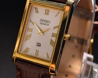 Reloj Seiko Slim Tank vintage con esfera blanca y caja dorada, pieza única.