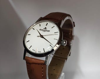 Reloj Jaeger-LeCoultre Club Minimalist de estilo suizo con correa de piel color marrón café con estampado de cocodrilo / Elegante reloj vintage