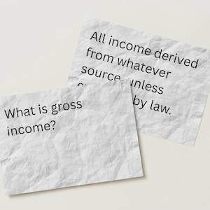 Puede incluir: Dos papeles blancos arrugados con texto negro. Uno pregunta "¿Qué es el ingreso bruto?" El otro dice "Todos los ingresos derivados de cualquier fuente, salvo por ley."
