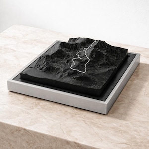 Gepersonaliseerde 3D-terreinkaart | Topografisch model op maat met wandelroute - Strava GPX-route cadeau | 3D-geprinte berg