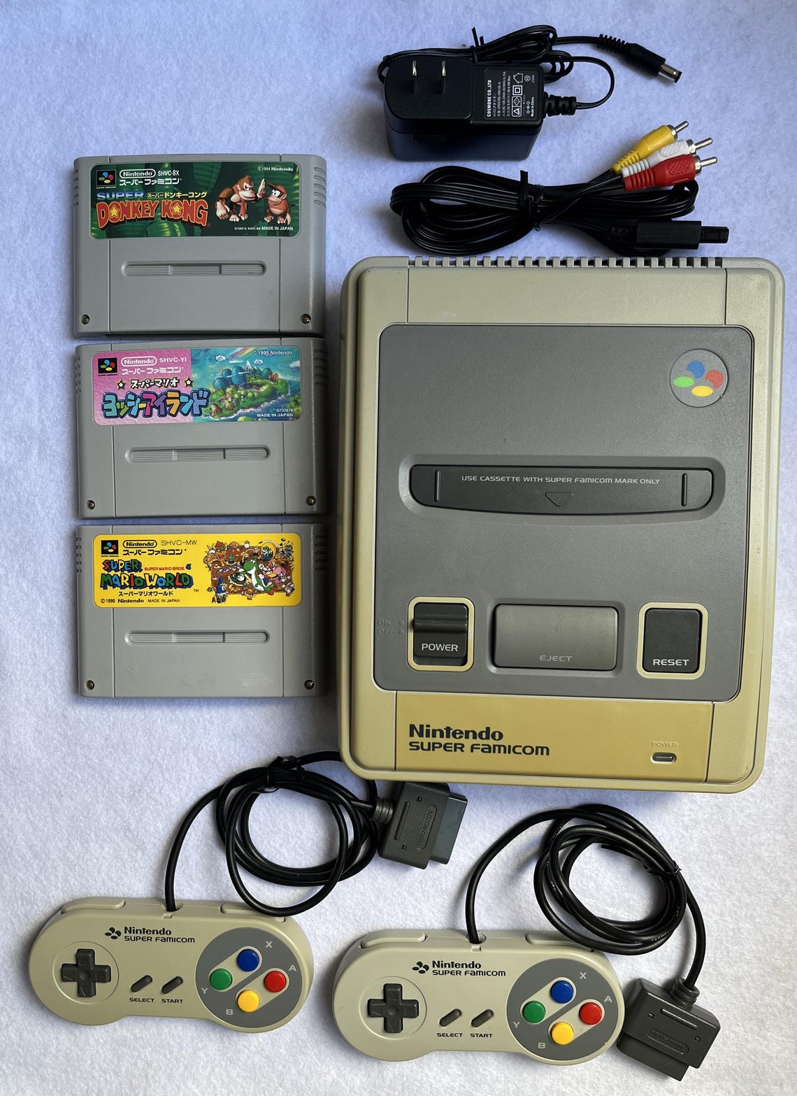 Super Famicom Console Bundle Tested Working Donkey Kong Super Mario World Yoshi's Island SNES 2 Controllers AV Cable AC Adapter, foto 2 di 5