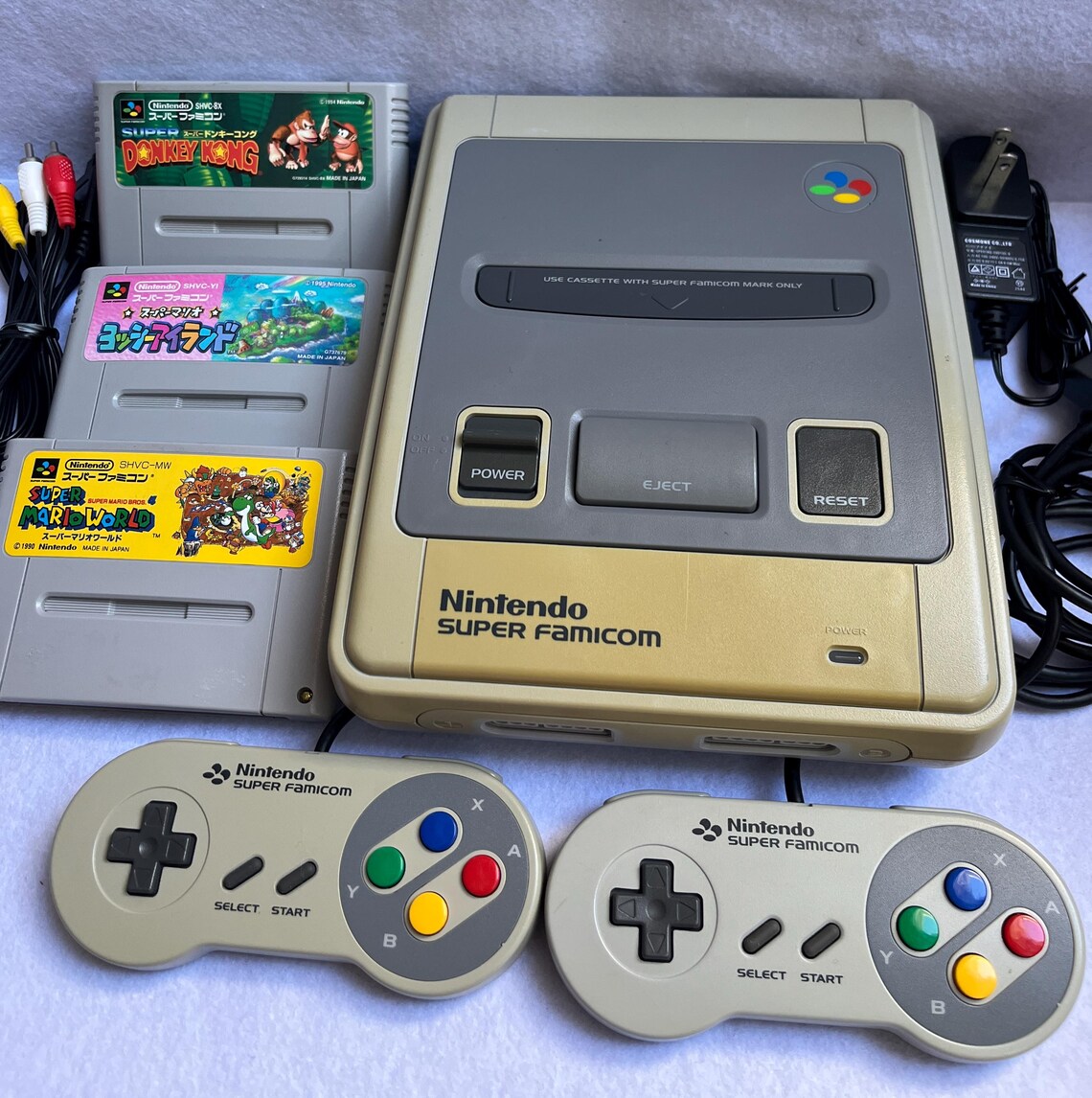 Super Famicom Console Bundle Tested Working Donkey Kong Super Mario World Yoshi's Island SNES 2 Controllers AV Cable AC Adapter, foto 1 di 5