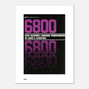 Puede incluir: Una portada de libro titulada 6800 Assembly Language Programming de Lance A. Leventhal, publicada por Osborne/McGraw-Hill en 1978. El diseño presenta el número 6800 en grandes cuadrados magenta pixelados sobre un fondo negro, con un segundo 6800 debajo.