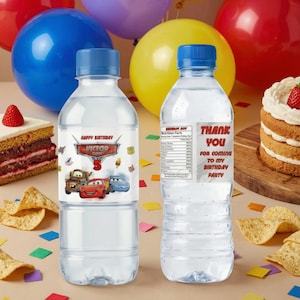 Puede incluir: Dos botellas de agua de pl&aacute;stico transparente con tapas azules. Una botella tiene una etiqueta con el texto "Happy Birthday Victor" e im&aacute;genes de personajes de Cars. La otra botella tiene una etiqueta que dice "Thank You for coming to my birthday party."