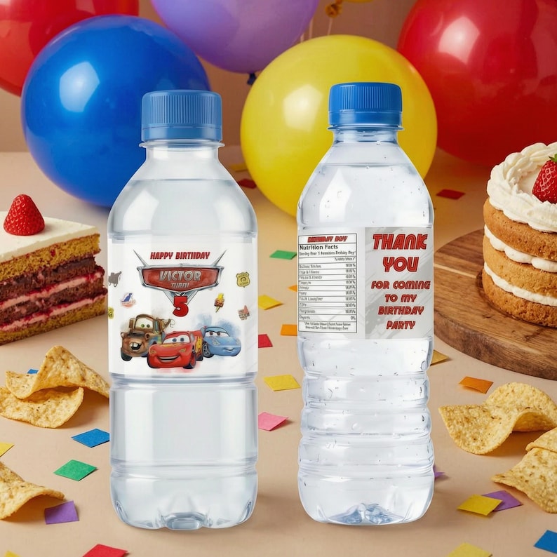 Puede incluir: Dos botellas de agua de pl&aacute;stico transparente con tapas azules. Una botella tiene una etiqueta con el texto "Happy Birthday Victor" e im&aacute;genes de personajes de Cars. La otra botella tiene una etiqueta que dice "Thank You for coming to my birthday party."