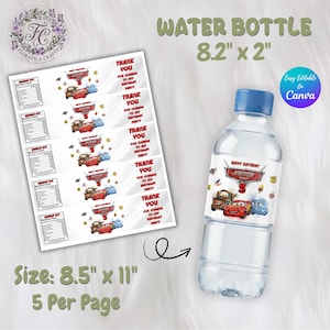 Puede incluir: Una botella de agua transparente con tapa azul, etiquetada con un dise&ntilde;o "Happy Birthday Victor" con dibujos de coches. La imagen tambi&eacute;n muestra una hoja de etiquetas a juego, cada una con un mensaje "Thank You" y gr&aacute;ficos de coches. Dimensiones de la botella: 20,8 cm x 5,1 cm.