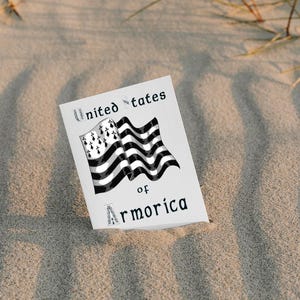 Affiche United States of Armorica – Drapeau breton stylisé – Art mural Bretagne moderne – Poster humour breton – Téléchargement numérique