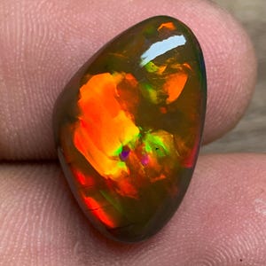 8.40ct Vivid Multi-Fire Ethiopian Black Welo Opal Heart Cabochon - Rainbow Black Opal Gemstone for Fine Jewelry Making & Ring Supplies