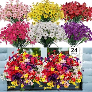 Peut inclure: Plusieurs bouquets de fleurs artificielles colorées en rose, jaune, rouge, fuchsia, blanc et violet. L'image montre également un bac à fleurs débordant de fleurs multicolores. Une étiquette indique un lot de 24.