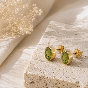 Rohe Peridot Ohrstecker Ohrringe Gold, August Birthstone Geschenk für sie