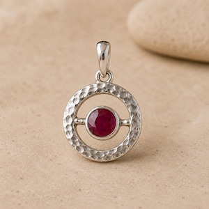 Collar con colgante de rubí en plata de ley hecho a mano, piedra de nacimiento de julio, joyería minimalista en forma de lágrima, regalo para ella.