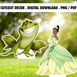 Puede incluir: Decoración recortada con una rana verde sonriente y una princesa con un vestido verde y amarillo. La rana tiene una gran sonrisa y la princesa sostiene una pequeña rana. El texto "CUTOUT DECOR . DIGITAL DOWNLOAD . PNG / PDF" está en la parte superior.