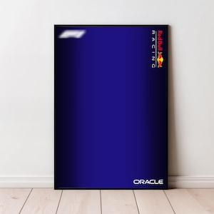 Puede incluir: Póster enmarcado con un fondo degradado azul oscuro, el logotipo de Red Bull Racing y la palabra "ORACLE" en blanco. El póster tiene un marco negro y se muestra contra una pared blanca y un suelo de madera clara.