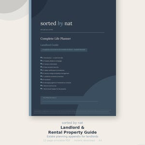 Könnte beinhalten: Ein dunkelblaues, druckbares PDF-Dokument mit dem Titel "Complete Life Planner Landlord Guide" von "sorted by nat". Der Leitfaden enthält Abschnitte zu Immobiliendetails, Mietinformationen und Mieteinnahmen. Der untere Teil des Dokuments lautet "Landlord & Rental Property Guide."