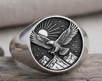Srebrny pierścień sygnetowy z orłem i górą, oksydowany, wyrazista biżuteria naturalna