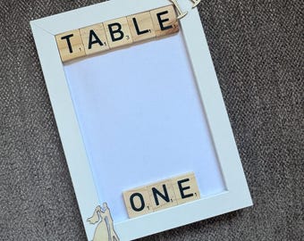 Señalización con números de mesa únicos