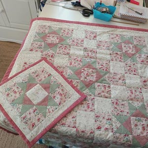 Zauberhafter handgemachter Patchwork Bezug und Kissen