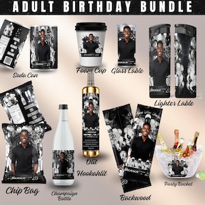 Puede incluir: Un conjunto de cumpleaños para adultos con artículos de fiesta personalizados en blanco y negro. Incluye una lata de refresco, vaso de espuma, etiquetas, bolsa de patatas fritas, botella de champán, accesorio para hookah y cubitera de fiesta.