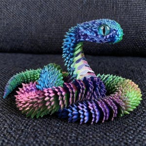 Víbora impresa en 3D con ojos de gema, regalo único: figura de animal realista con articulaciones móviles.
