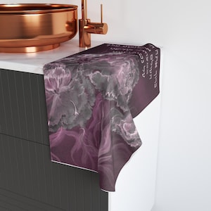 Toalha de mão artística Al Netilat Yadayim – Design de letras hebraicas – Macia e absorvente – 16 x 28 polegadas – Decoração de banheiro judaica – Presente para casa judaica