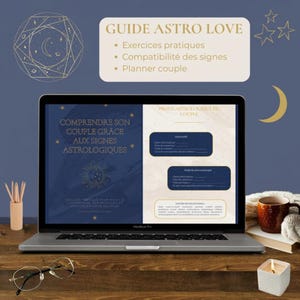 Peut inclure: Un ordinateur portable affiche un guide intitulé "Guide Astro Love" en français. L'écran montre "Comprendre Son Couple Grâce Aux Signes Astrologiques". Une tasse, une bougie et des lunettes sont sur le bureau en bois.