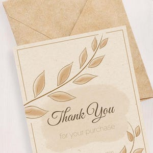 Puede incluir: Una tarjeta de agradecimiento rectangular con un sobre color canela. La tarjeta presenta un fondo de acuarela beige, ilustraciones de hojas marrones y el texto "Thank You for your purchase" junto al usuario "just_make_it_simple_shop".