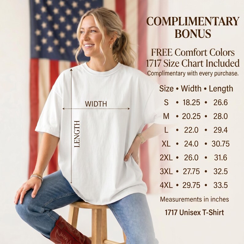 K&ouml;nnte beinhalten: Ein wei&szlig;es Unisex-T-Shirt mit einer Gr&ouml;&szlig;entabelle in Zoll. Das Shirt wird vor einer amerikanischen Flagge pr&auml;sentiert. Der Text auf dem Bild lautet "COMPLIMENTARY BONUS" und "1717 Unisex T-Shirt".