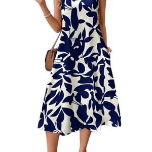 Mouwloze linnen midi-jurk, A-lijn jurk met zakken, losvallende zomeroutfit voor een vakantie in een resort.