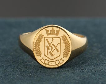 Anillo de oro de 18 quilates con monograma personalizado, escudo, corona vintage, laurel y sello.