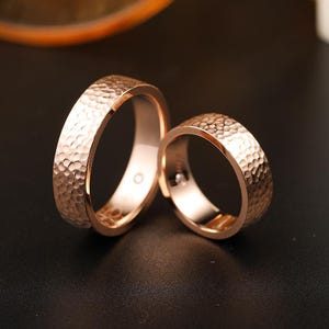 フランス製ミニマリストハンマー加工スタッキングリング 18Kゴールド 手彫り永遠の愛