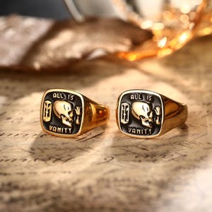 Anillo de sello de calavera Memento Mori de platino 950: Todo es vanidad.