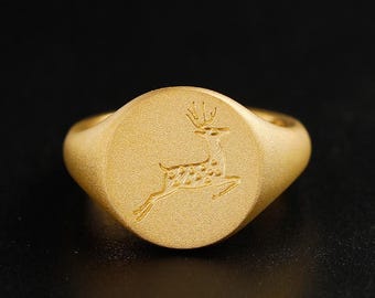 Anillo con sello de ciervo de oro de 18 quilates, leyenda de ciervo de nueve colores, grabado personalizado mate.