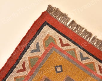 Tappeto Navajo Kilim rosso con bordo: Tappeti tessuti a mano - Dhurrie geometrico in juta - Tappeto su misura