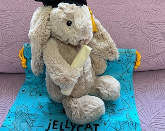 Conjunto de graduación de Jellycat Shy Rabbit, completamente nuevo con etiqueta. Envío gratuito y bolsa guardapolvo incluida.