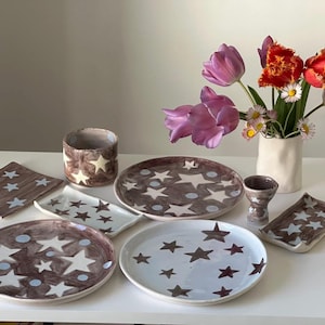 Plato de cerámica con forma de estrella hecho a mano, vajilla celestial pintada a mano, plato llano apto para alimentos con un toque original, regalo de cocina de estilo cottagecore