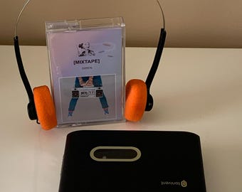 Walkman Cassette Vintage neuf + Casque + Mixtape Personnalisée - Idée Cadeau Rétro Original- Anniversaire - Fête des Méres - Fêtes des Péres