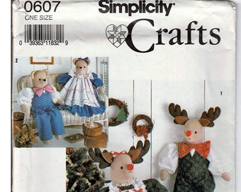 Decorative stuffed reindeer and bear with clothes / Original Simplicity Uncut Sewing Pattern 0607