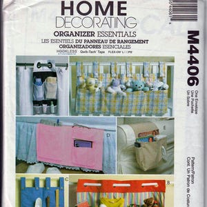 May include: A McCall's Home Decorating pattern featuring various fabric organizer designs. The image showcases different styles, including hanging organizers, bed skirt pockets, and bedside caddies, with text in English and Spanish.