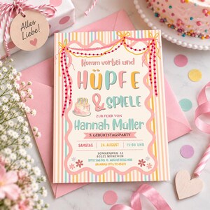 May include: A rectangular birthday party invitation card with a cream background and vertical pastel stripes. The text reads Komm vorbei und H&Uuml;PFE & SPIELE ZUR FEIER VON Hannah M&uuml;ller 5. GEBURTSTAGSPARTY SAMSTAG 24. AUGUST 15:00 UHR SONNENWEG 12 80331 M&Uuml;NCHEN.